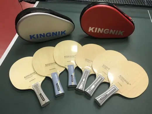 Varias maderas de tenis de mesa sin gomas