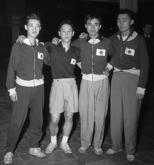 El equipo masculino de Japón posando en chándal